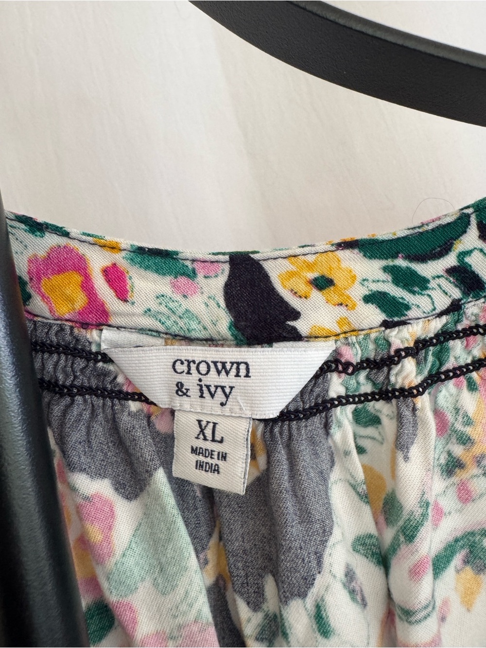 Crown & Ivy Women's Multicolor Printed V-Neck Blouse XL - Picture 3 of 6